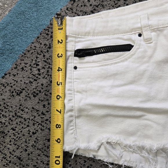 Blank NYC low Rise Mini Shorts, 28, EUC - Picture 4 of 10